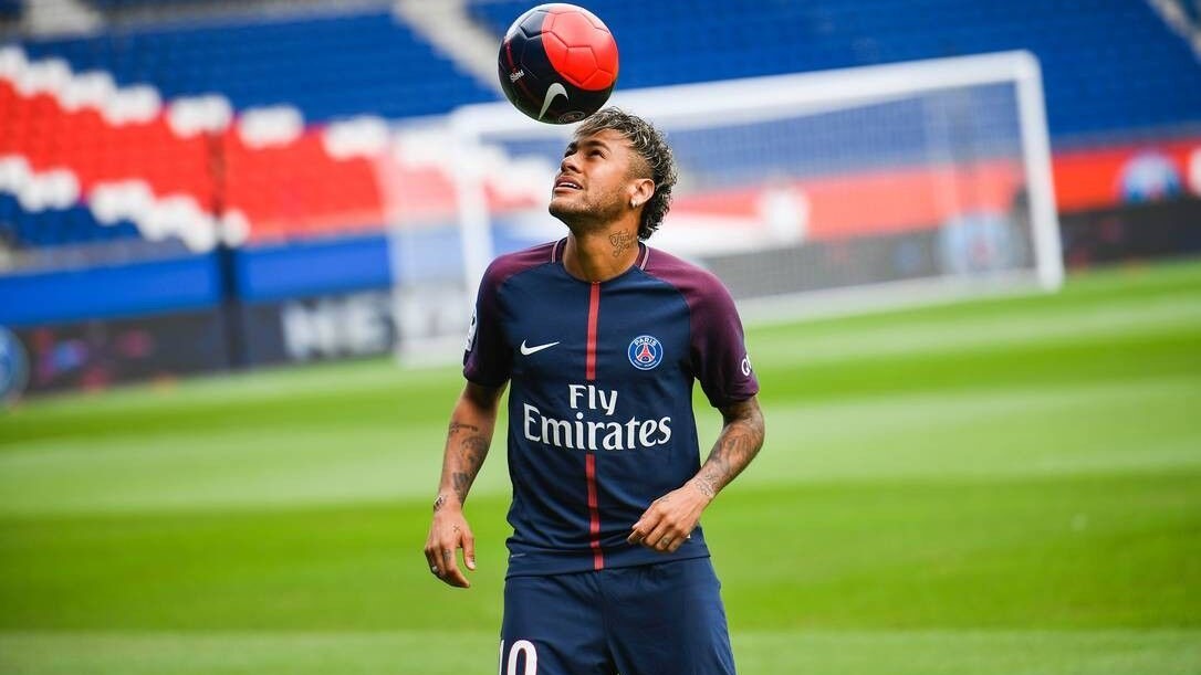 Neymar em apresentação ao clube francês em 2017.