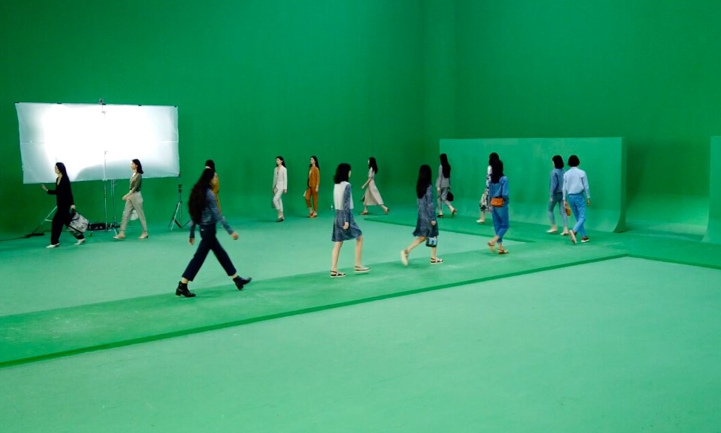  Bastidores do desfiles de moda online em Shangai Fashion Week em 2020.