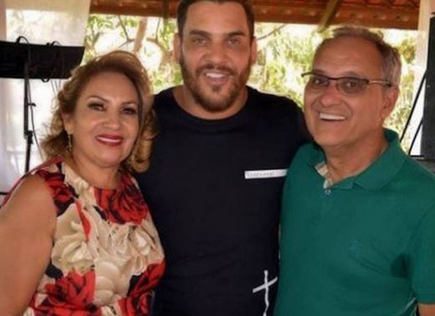 Cantor Cauan e seus pais, João Maximo e Shirlei